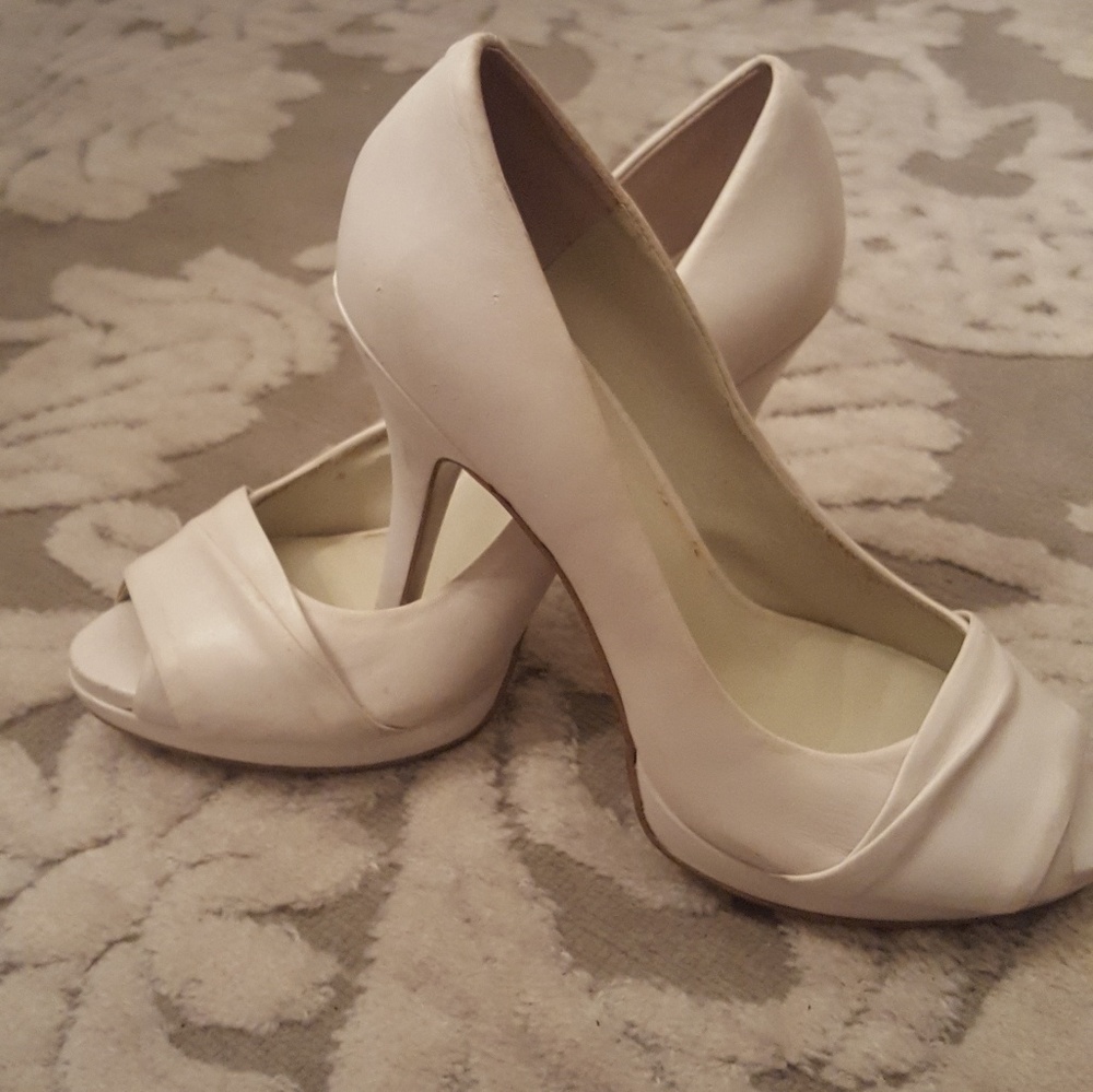 Nine West white pump 7 1/2 4" heel platform